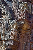 Banteay Srei temple - corner stone decoration 